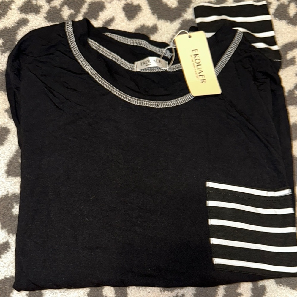 Ekouaer Black and White Striped Pocket Top